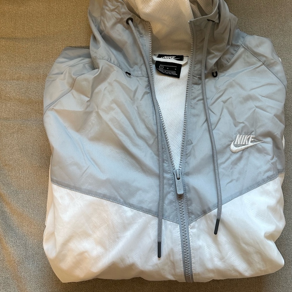 Men’s Nike white and grey windbreaker